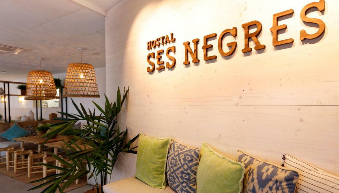 Hostal Ses Negres เบกูร์ ภายนอก รูปภาพ